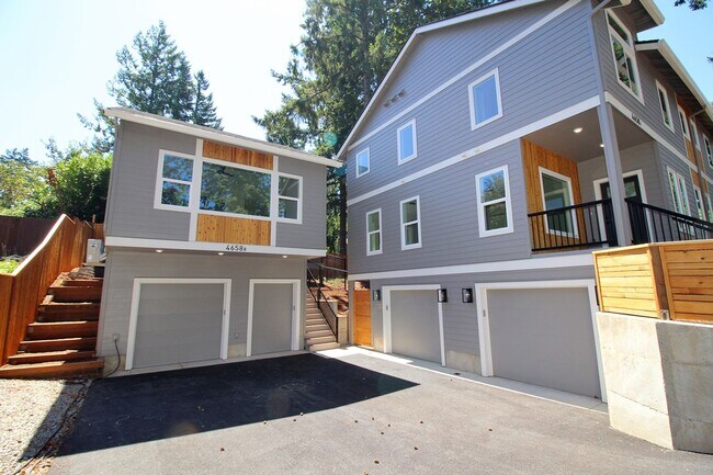 Building Photo - 4660-4660 SW Fairvale Ct