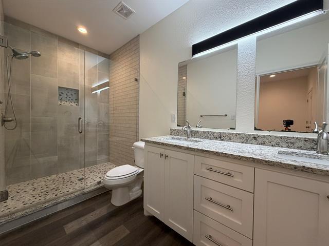 Building Photo - 613 W Parnell St