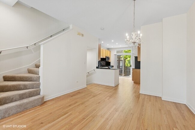 Building Photo - 1707 W Diversey Pkwy