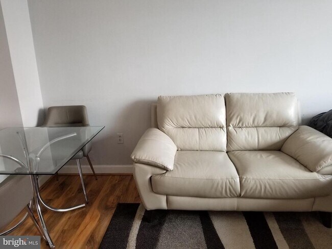 Building Photo - 1021 Arlington Blvd