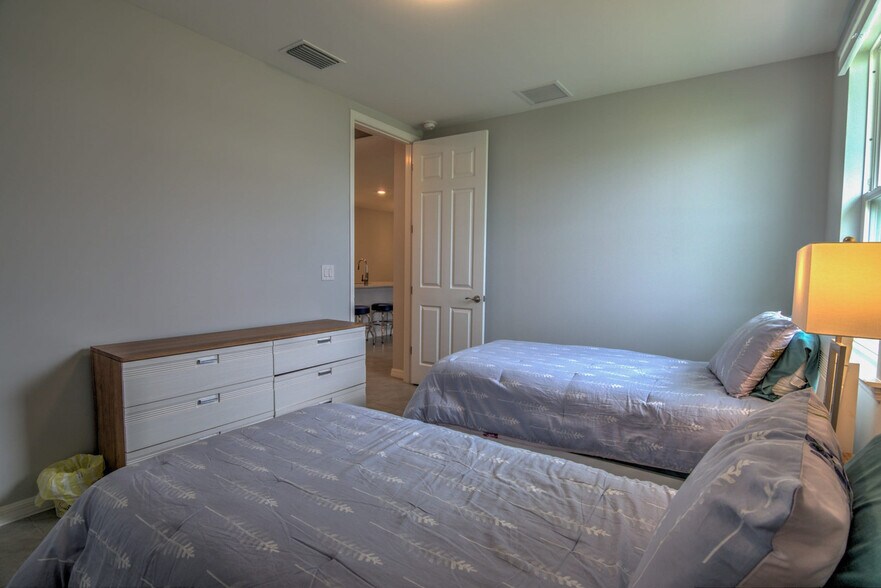Building Photo - 14632 Edgewater Cir