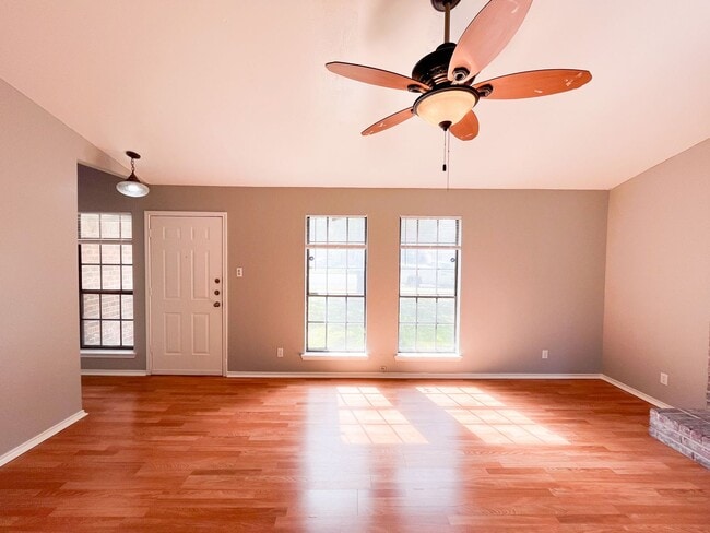 Building Photo - Available NOW!!!! This charming 2 story, 4...