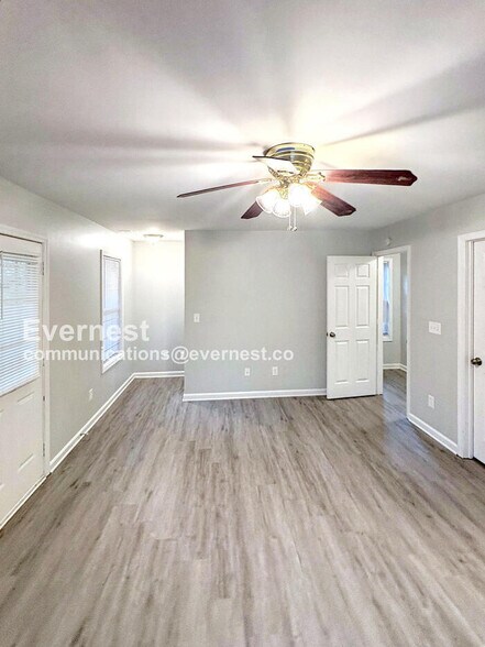 Building Photo - 581 Cedar Ave NW