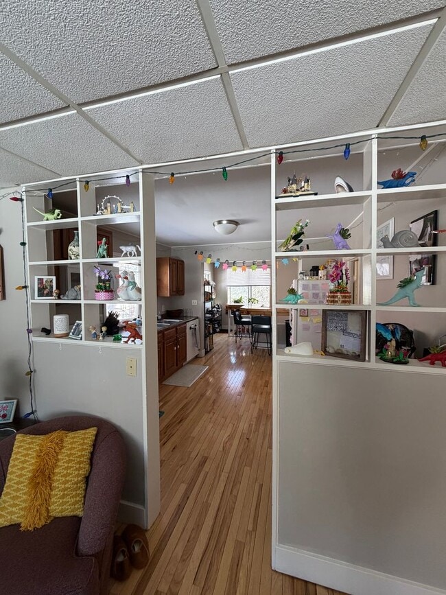 Building Photo - AVAILABLE JUNE 1ST 2026 - Beautiful 3 bed/2 bath House