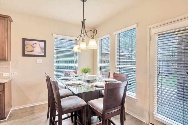 Building Photo - 10 W Lasting Spring Cir