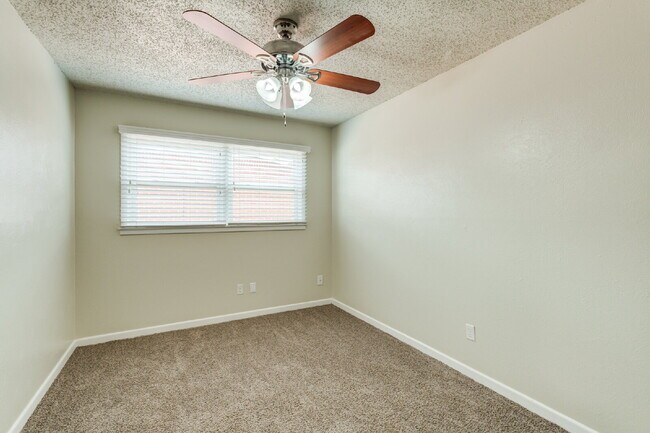 Building Photo - Spacious 3/2 in Central Lubbock!