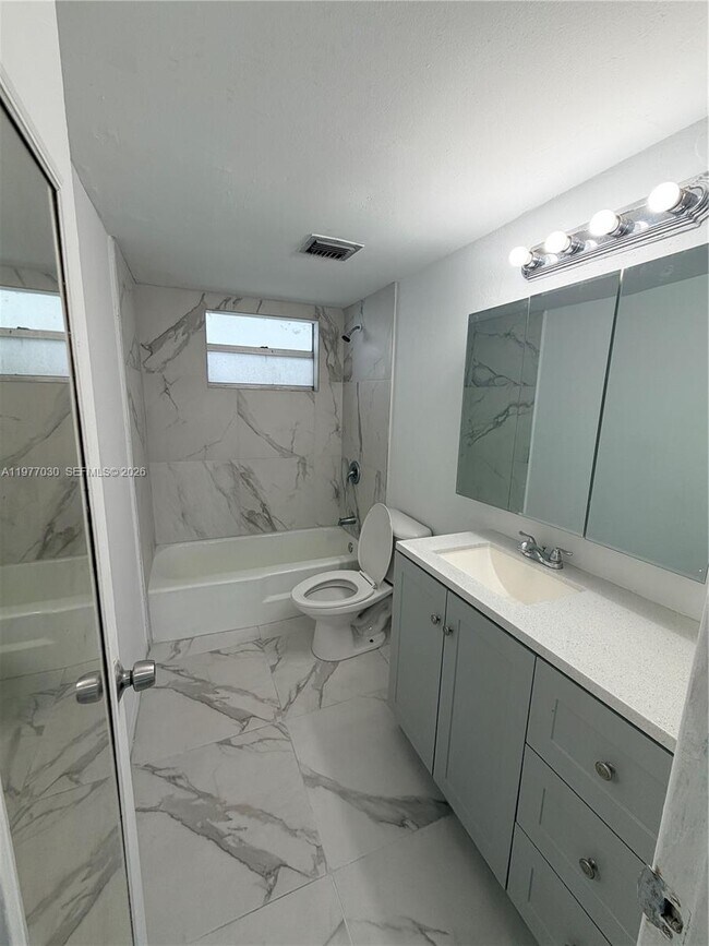 Building Photo - 36 Island Ave