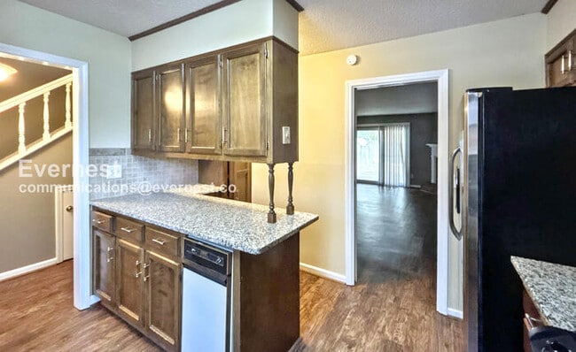 Building Photo - 493 Cedar Crest Dr