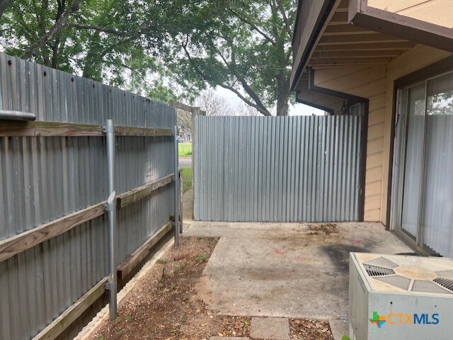 Building Photo - 903 S Magnolia Ave