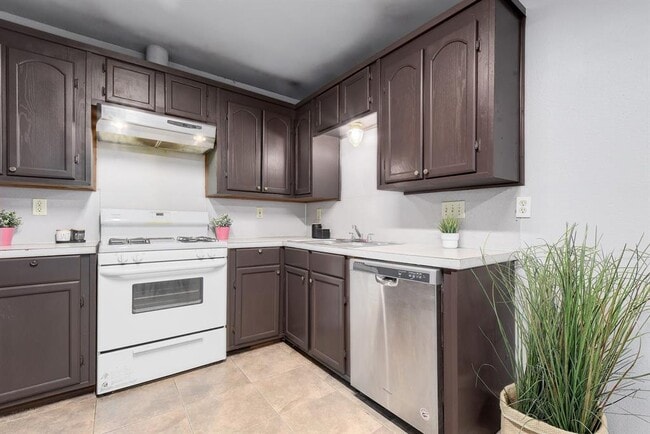 Building Photo - 6209 Langham St