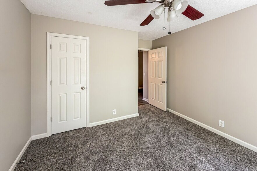 Building Photo - 3134 Creekview Ln