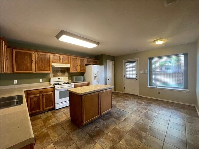 Building Photo - 5206 Hartson