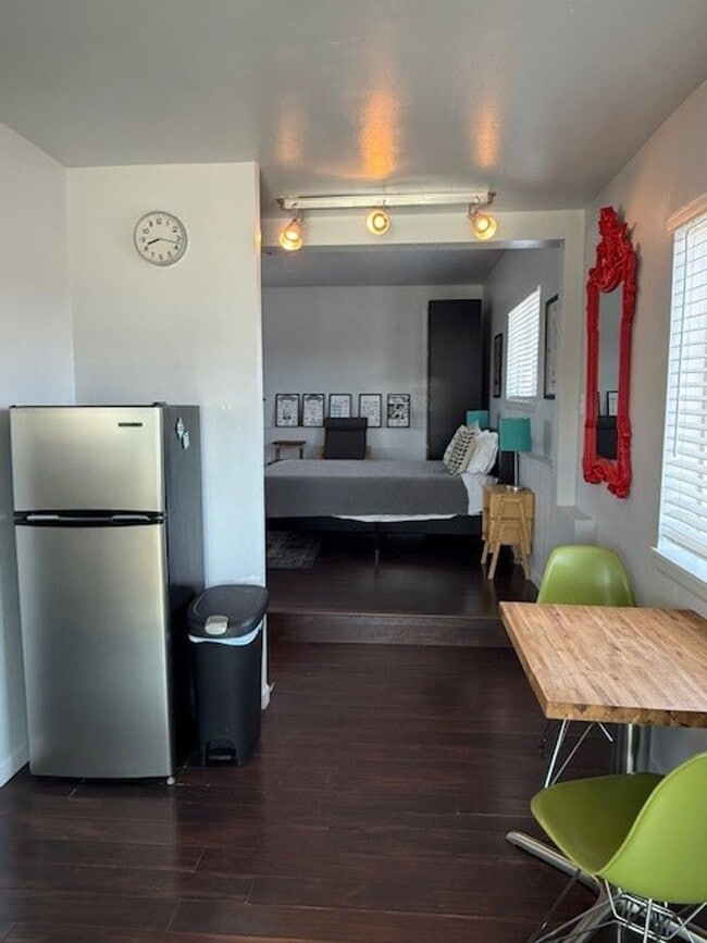 Building Photo - Humble Abode