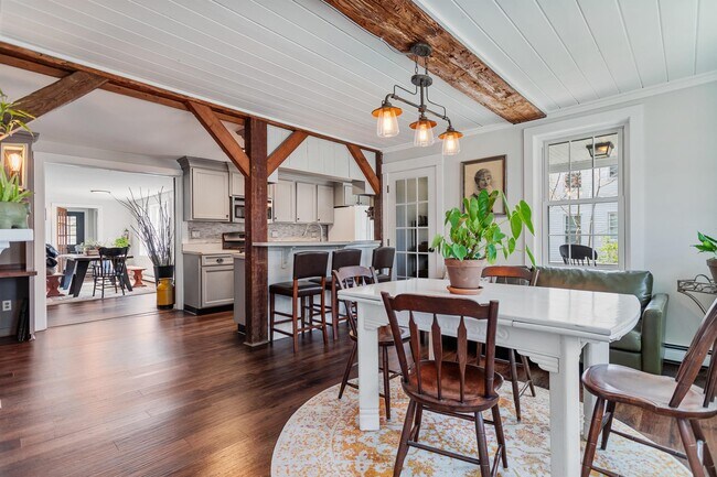 Building Photo - 33 Exeter Rd