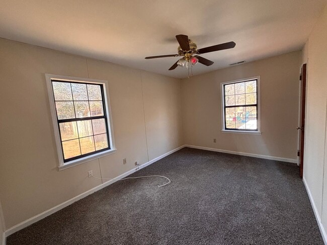 Building Photo - 3 Bedrooms- 1 Bathroom- House in Coosa!