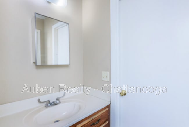 Building Photo - 112 S Ridge Dr