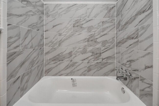 Building Photo - 2318 Hearne Dr