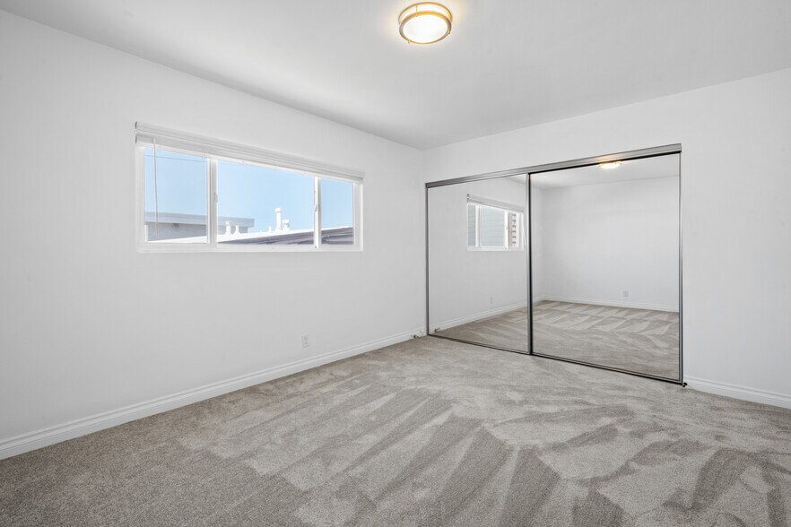Building Photo - 118 41st St
