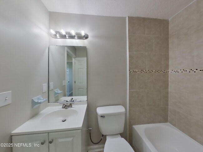 Building Photo - 1553 Kingfisher Blvd