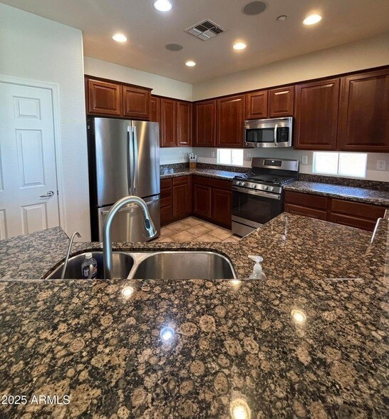 Building Photo - 41520 N River Bend Ct