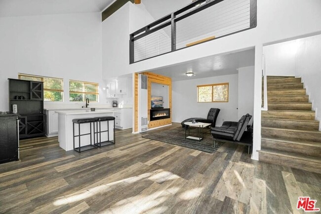 Building Photo - 993 Cameron Dr