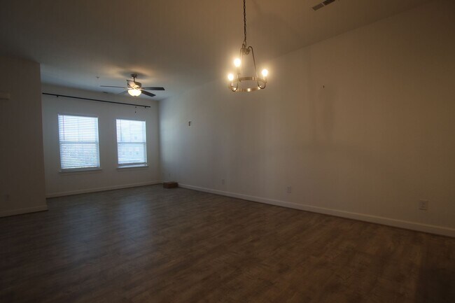 Building Photo - Contemporary 4bd/3.5ba in excellent location