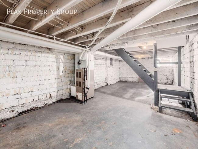 Building Photo - 417 E Mithoff St