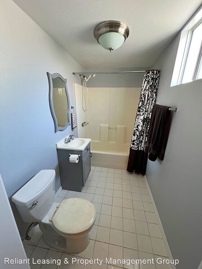 Building Photo - 2 br, 2 bath House - 10638 Mount Gleason Ave.