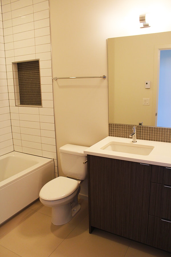 Building Photo - CROWN HILL TOWNHOME W HIGH END FINISHES & ...