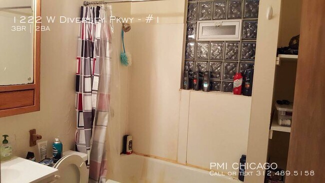 Building Photo - 1222 W Diversey Pkwy