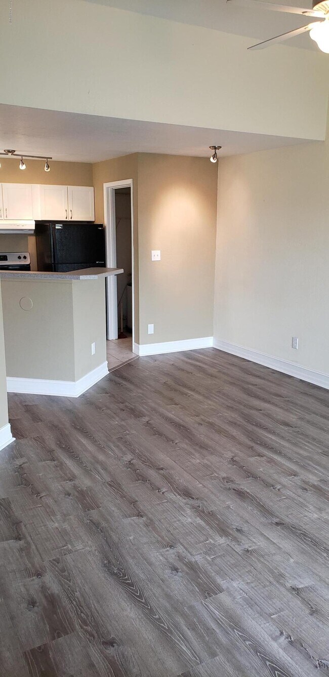 Building Photo - 1801 Island Club Dr