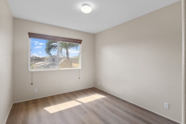 Building Photo - Perfect for Pets & Families! 4BR Ewa Beach Home with Fenced Yard & Pool Access