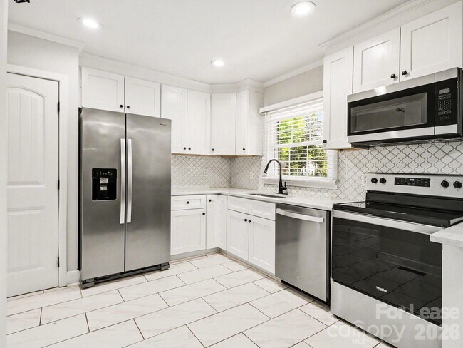 Building Photo - 782 Union St S