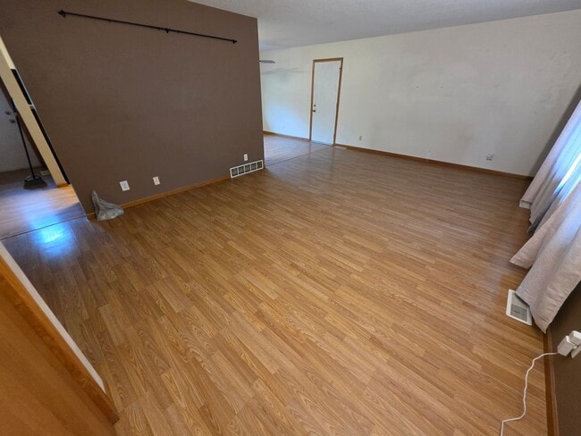 Building Photo - 3114 Kilbourne Ave