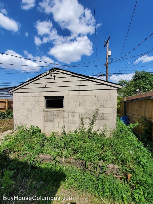 Building Photo - 3 br, 1 bath House - 614 S Warren Ave