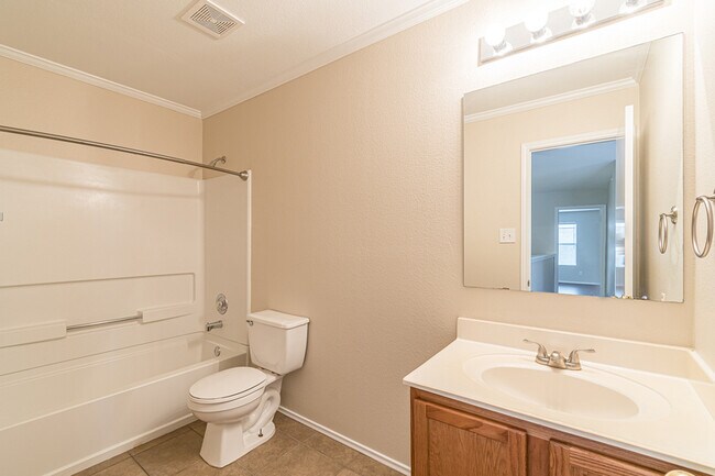 Building Photo - 137 Weeping Way