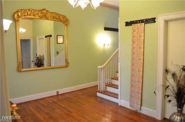 Building Photo - 6 br, 4 bath House - 200 S High St