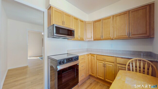 Building Photo - 825 Hope St