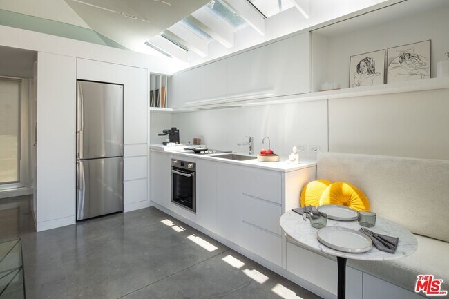 Building Photo - 1060 Nowita Pl