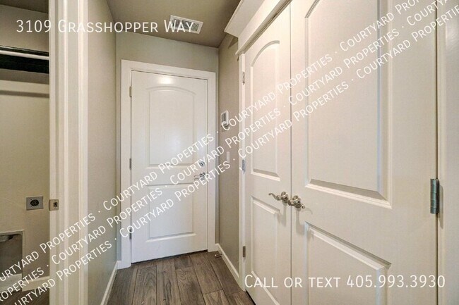 Building Photo - 3109 Grasshopper Wy