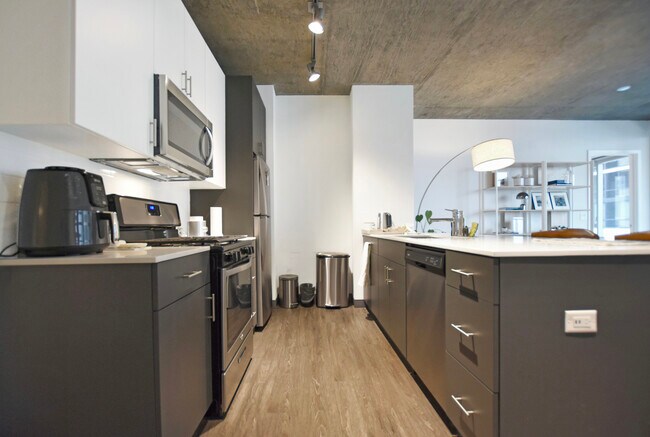 Building Photo - 60 E Randolph St