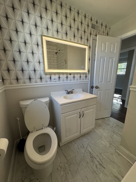 bathroom - 1725 26th Ave N