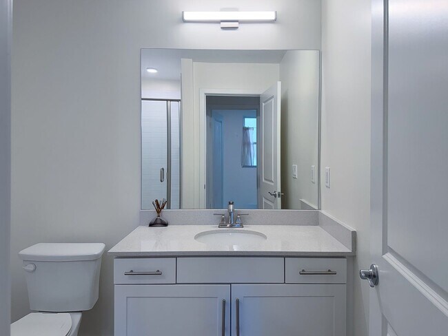 Building Photo - 1568 E Thompson Blvd