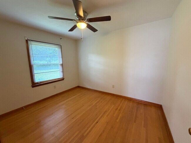 Building Photo - 5045 Flamingo Rd