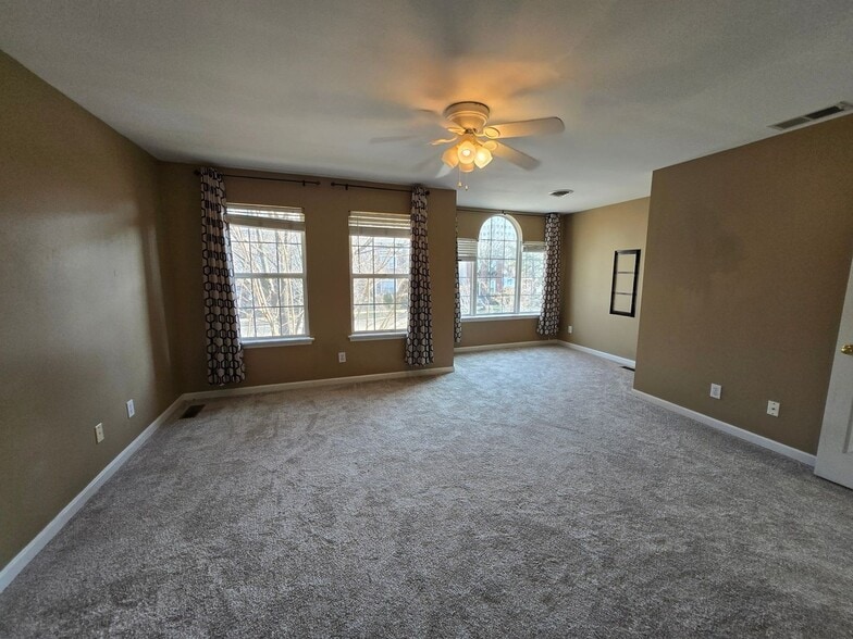 Building Photo - 929 Weninger Cir