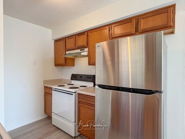 Building Photo - 501 Ashwood Ln