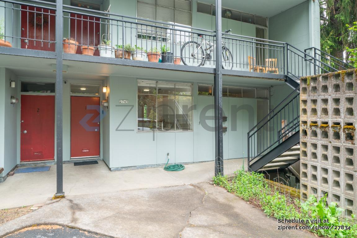 Building Photo - 2745 NW Pettygrove St