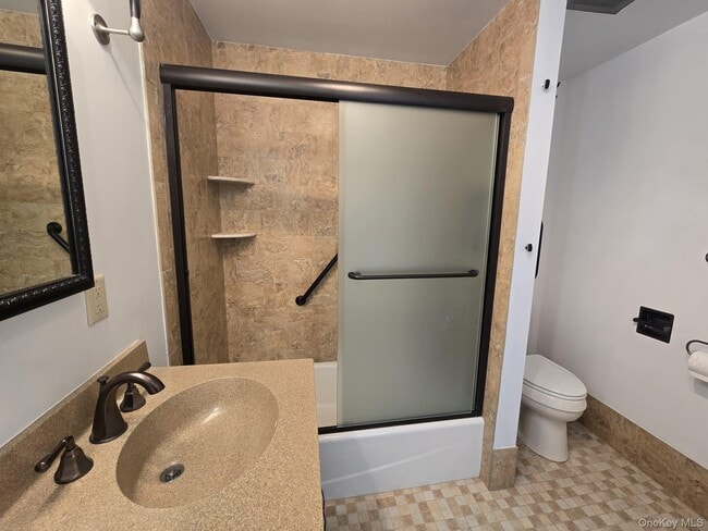 Building Photo - 10 Chestnut Dr