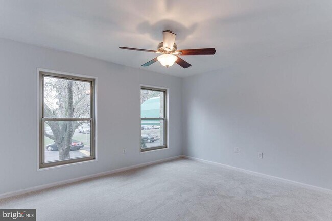 Building Photo - 26 Canterbury Square