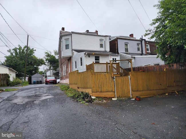 Building Photo - 253 E Ettwein St